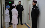 男子出差急癥就醫(yī)無人陪同 保安客串家屬守護(hù)一夜