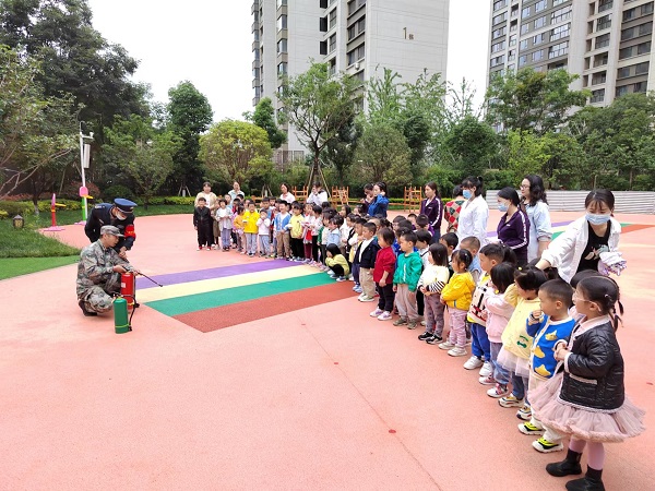 云南保全聯(lián)合官渡區(qū)翡翠幼兒園  開展校園地震自救、反恐、防暴、消防逃生技能培訓及演練