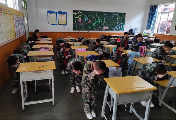 云南保全聯(lián)合官渡區(qū)星耀天成學(xué)校  開展校園地震自救、反恐、防暴、消防逃生技能培訓(xùn)及演練